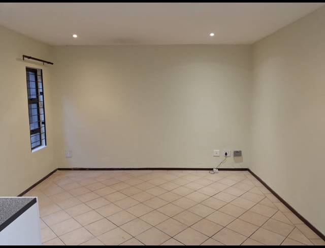2 BEDROOM TOWNHOUSE FOR SALE IN SUNNYROCK